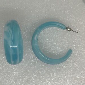 Chic Light Blue Resin Hoop Earrings - Marble Swirl Design